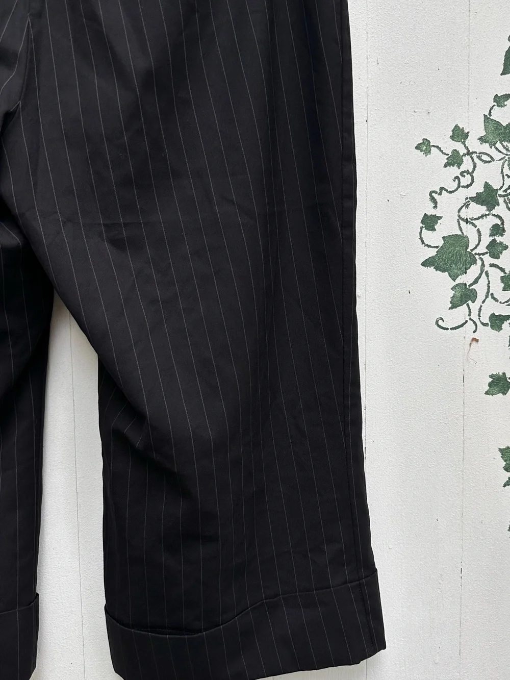 Y2K Office Siren Knee Length Black Pinstripe Woman’s Dress Pant Capri Wool Blend